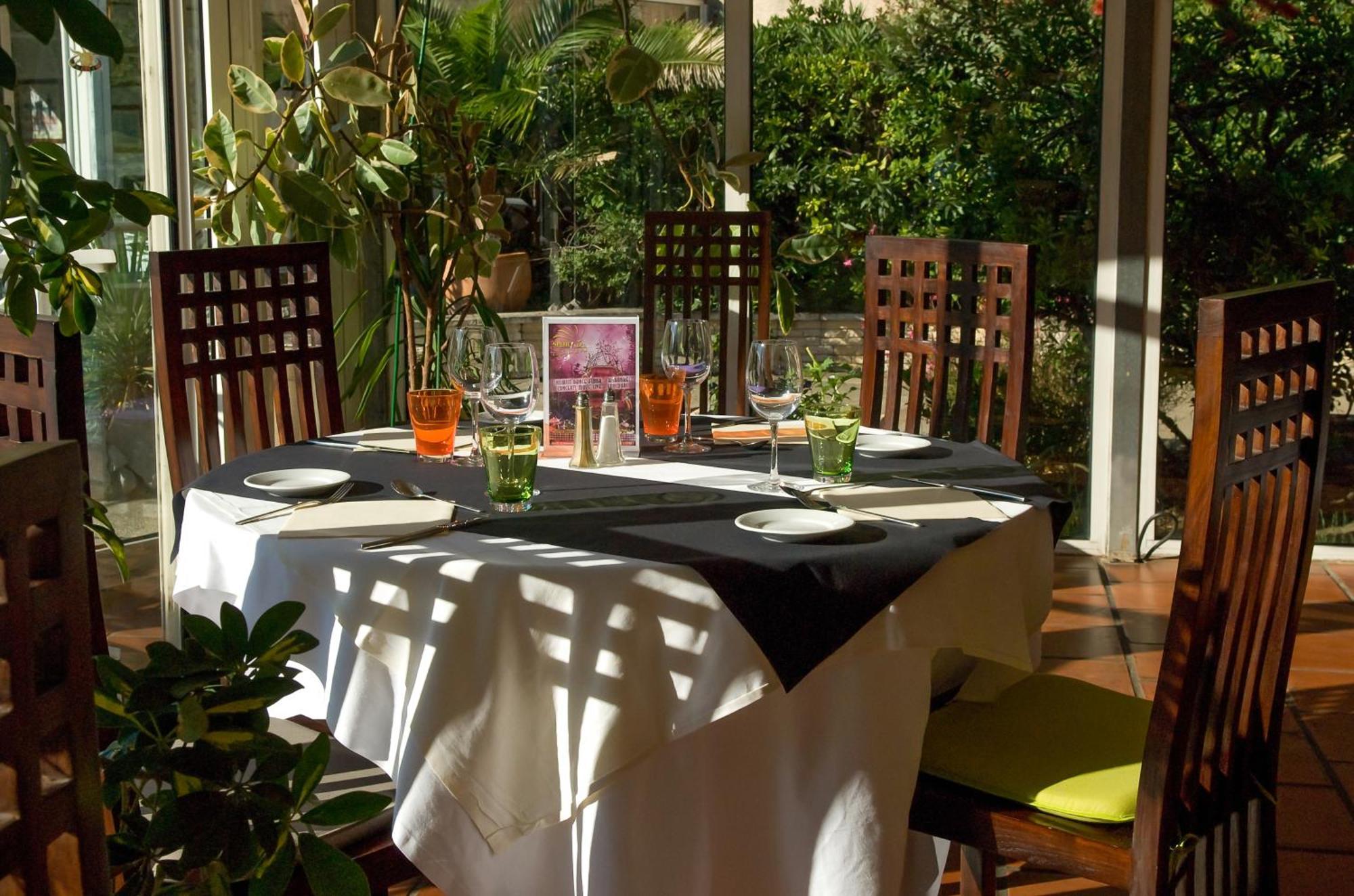 Hotel Le Phoebus Garden & Spa Gruissan Luaran gambar